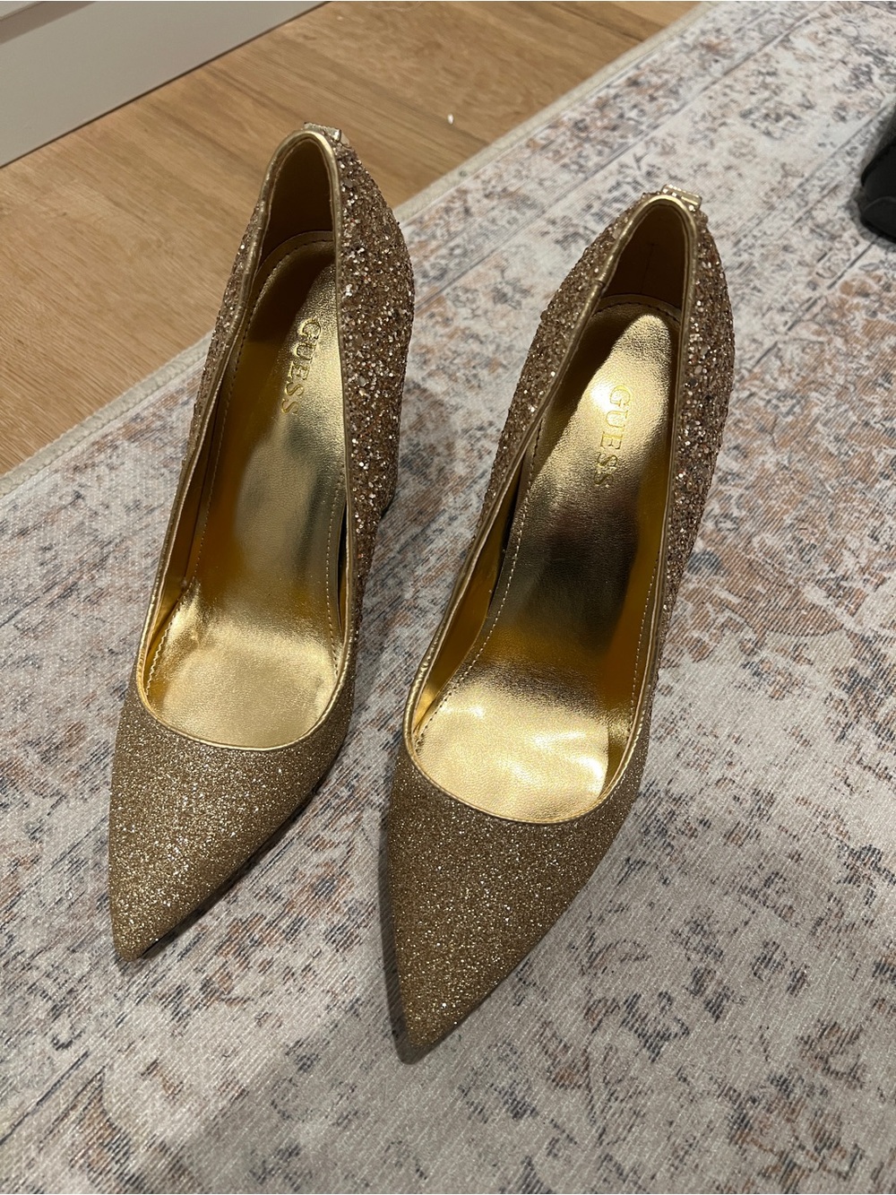 GUESS Gold Glitter Pointed Toe Pumps Heels Size 6M